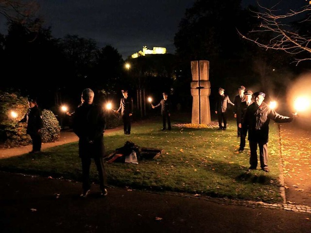 Kranzniederlegung am Vorabend des Volkstrauertages auf dem Staufener Friedhof  | Foto: Hans-Peter Mller