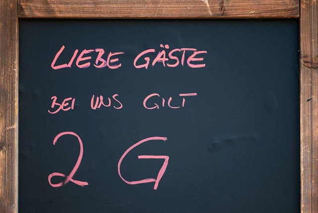 Vorsicht ist besser als Lockdown: Das gilt auch fr die Gastronomie.  | Foto: Marijan Murat (dpa)