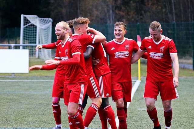 Jubel satt: Hinterzartens Fuballer feierten einen 7:0-Heimerfolg.  | Foto: Joachim Hahne