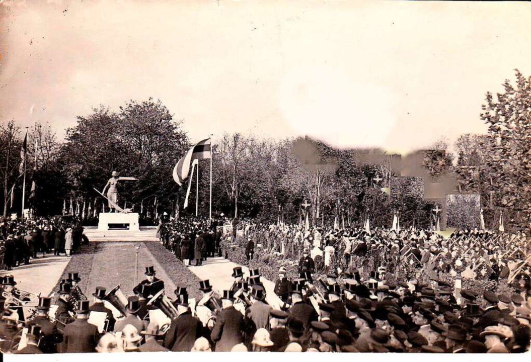 Am Allerheiligentag des Jahres 1929 wu...sten Weltkrieges feierlich eingeweiht.  | Foto: Archiv Hans Sigmund