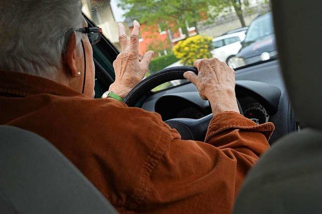 Senioren können ihren Führerschein gegen eine Gratis-Jahreskarte tauschen