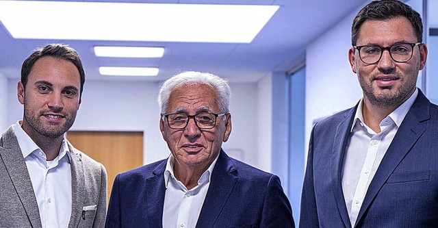 Firmengrnder Wolfgang Weil und seine Shne Moritz (links) und Florian  | Foto: Volker Mnch