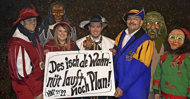 Bijrn I. ( Dritter von links) und Mel...en durch die fnfte Jahreszeit fhren.  | Foto: Karl-Heinz Rmmele