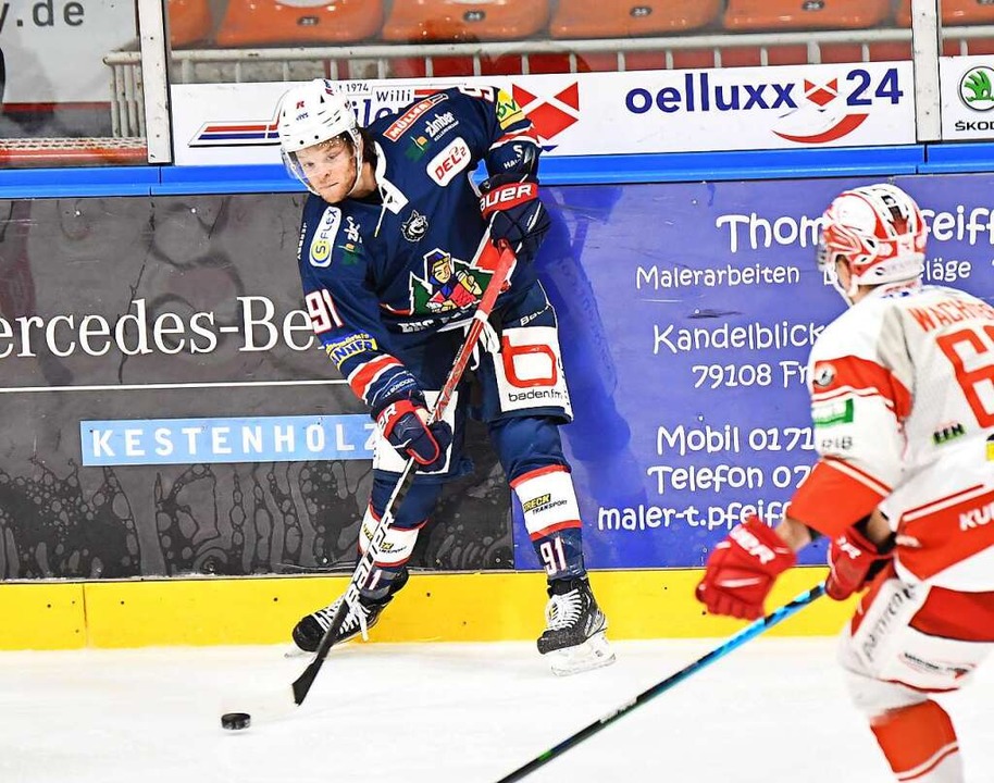 Tyson McLellan passt die Scheibe  | Foto: Achim Keller