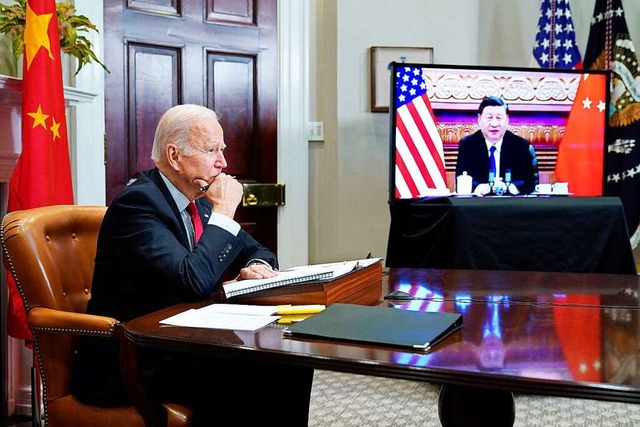 US-Prsident Joe Biden traf Chinas Pr...ping virtuell bei einem  Video-Gipfel.  | Foto: MANDEL NGAN (AFP)