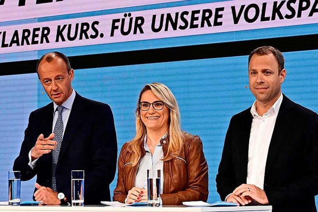 Friedrich Merz (links) mchte im Fall ...mpp zu dessen Stellvertreterin machen.  | Foto: TOBIAS SCHWARZ (AFP)