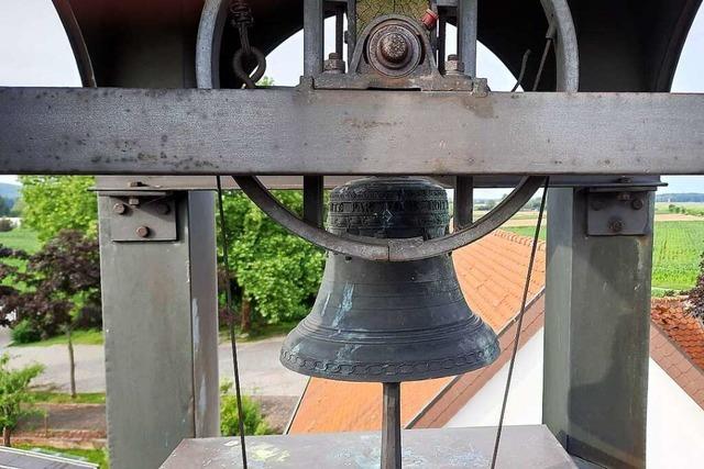 Auf der Friedhofskapelle in Schuttern hngt eine besondere Glocke