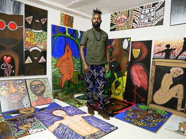 Der Knstler Anthony Agbovi in seinem Atelier in Wehr  | Foto: Michael Gottstein