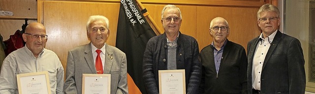 Klaus Schmieder (von links), Franz Led...m Vorsitzenden Jacek Domogalla geehrt.  | Foto: Kolpingfamilie