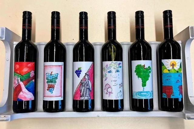 Von Schülern gestaltete Weine aus Ehrenkirchen sollen Winzer helfen