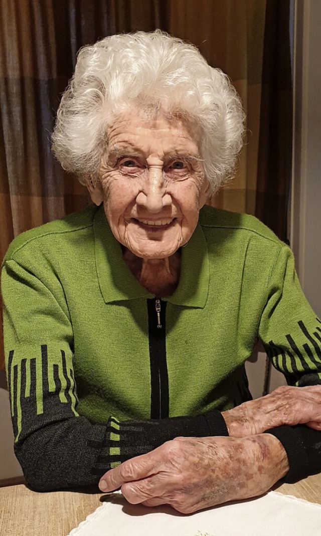 Rosa Volk ist 100 Jahre alt und seit 75 Jahren beim Kfd Waldkirch Mitglied.  | Foto: Theresa Steudel