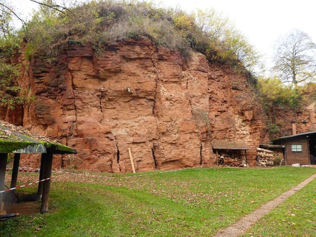 Der Rote Felsen von Hugstetten mit dem oberen Teil des Indianer-Clubgelndes.  | Foto: Manfred Frietsch