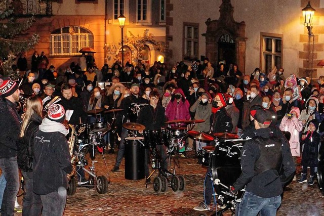 Die Zichftzer bei ihrem Auftritt auf ...r galt die 2G-Regel und Maskenpflicht.  | Foto: Ruth Seitz