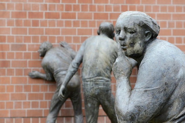 &#8222;Lauscher&#8220;: Skulptur an der Musikhochschule Freiburg  | Foto: Ingo Schneider