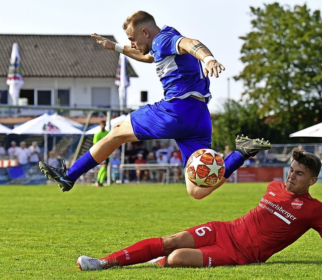 Im Derby gegen den FV Langenwinkel mc...im einen Platz im Mittelfeld festigen.  | Foto: Wolfgang Knstle