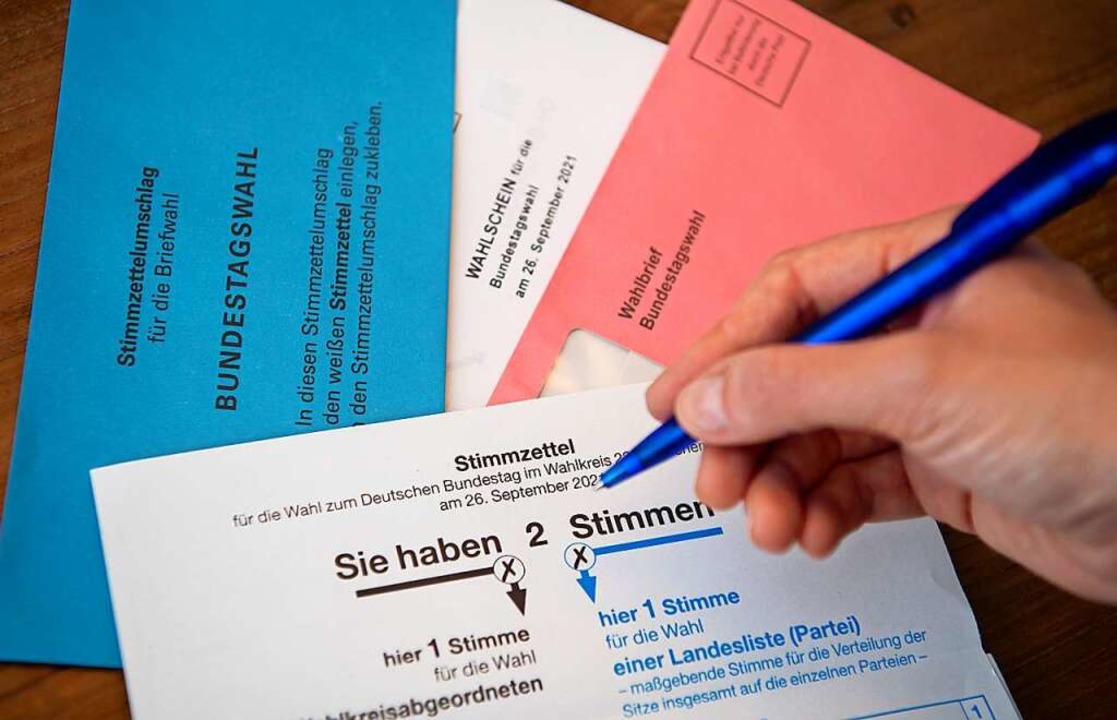 Umfragen wirken wie ein Plebiszit und beeinflussen die Willensbildung.  | Foto: Sven Hoppe (dpa)