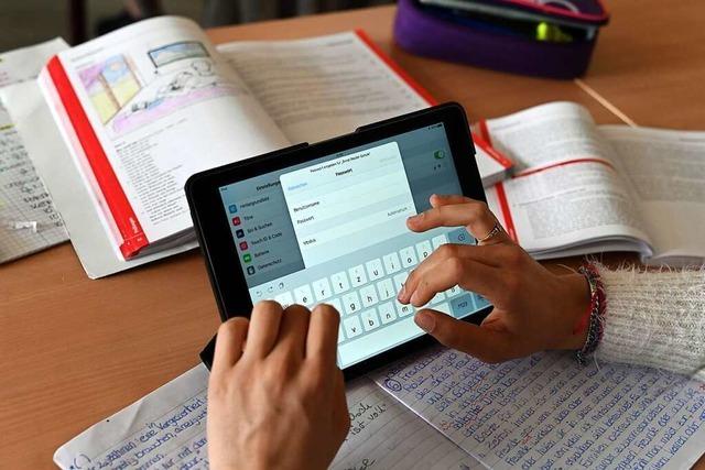 Gymnasien im Kreis Breisgau-Hochschwarzwald können frühestens zum Schulhalbjahr 2023 mit Tablets rechnen