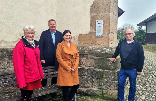 Die Laufener  Tafelrunde: Pfarrerin Ev...tsvorsteher Helmut Grether (von links)  | Foto: Stadt Sulzburg