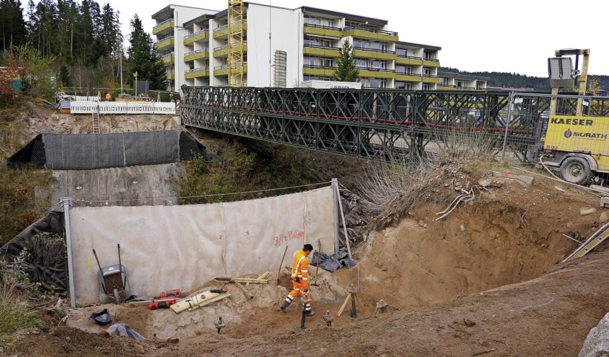 Die Vorarbeiten für die Widerlager der...olfgrundbrücke in Schluchsee  laufen.   | Foto: Eva Korinth
