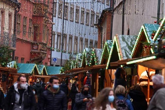 Rund 15.000 Menschen besuchen den Freiburger Weihnachtsmarkt zum Auftakt