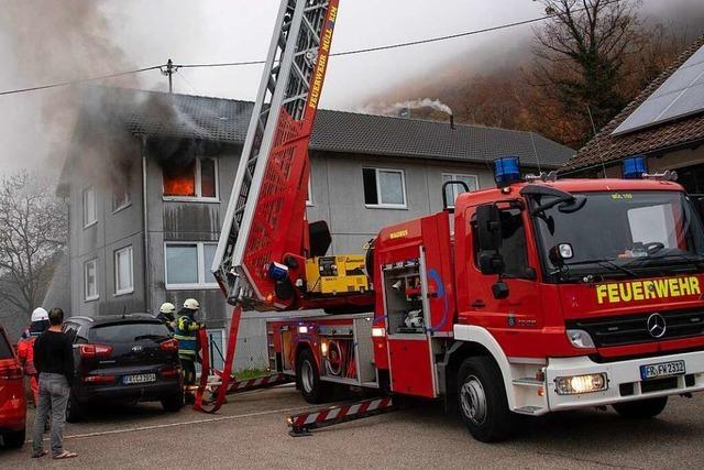 Feuerwehr löscht Zimmerbrand in Flüchtlingsheim in Badenweiler