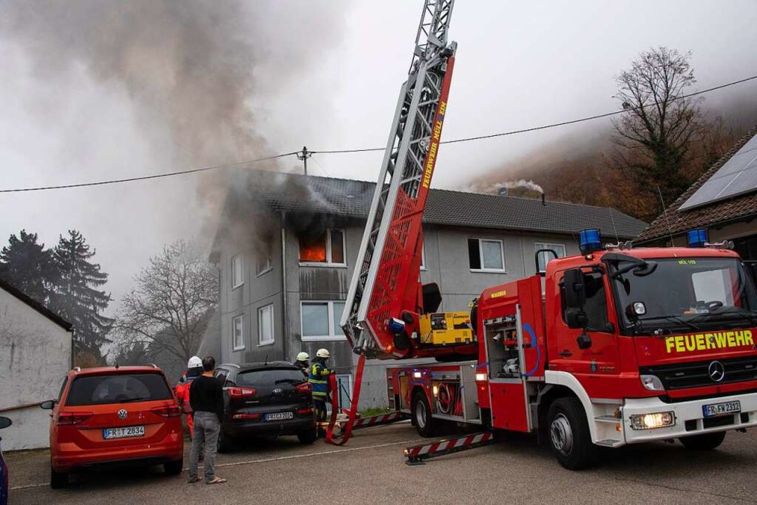 Feuerwehr löscht Zimmerbrand in Flüchtlingswohnheim in Badenweiler  | Foto: Volker Münch