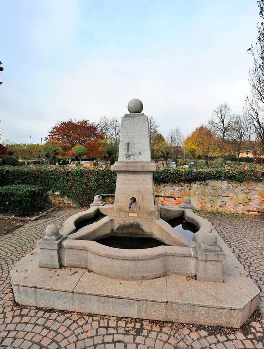 Seine ursprüngliche Bestimmung, Brunne...tliche Kriegerdenkmal wieder zugeführt  | Foto: Markus Zimmermann