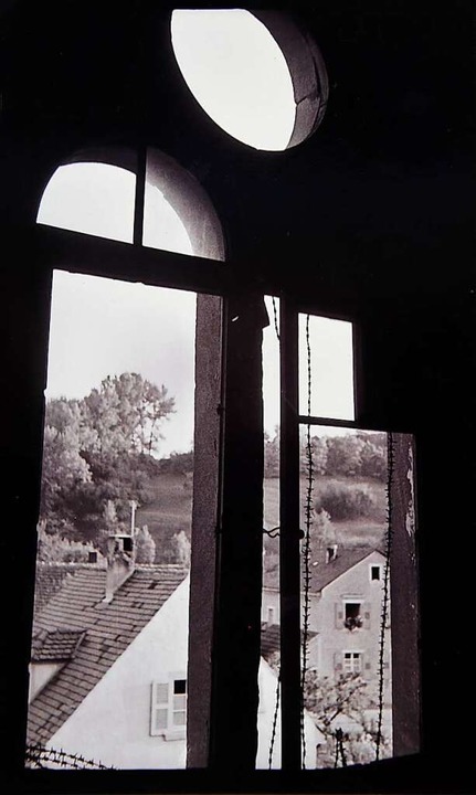 Ein Foto von Bernd Völkle, aufgenommen aus der geschändeten Müllheimer Synagoge  | Foto: Volker Münch