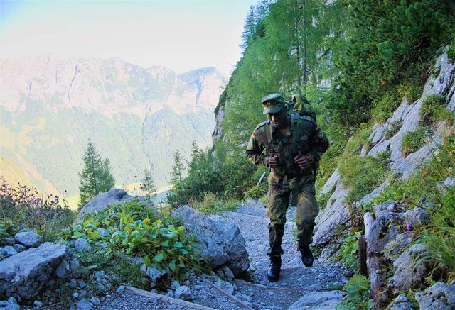 Pa Ousman Grether bei der Prfung fr die Hochgebirgsjger  | Foto: @Bundeswehr/Tobias Jesse