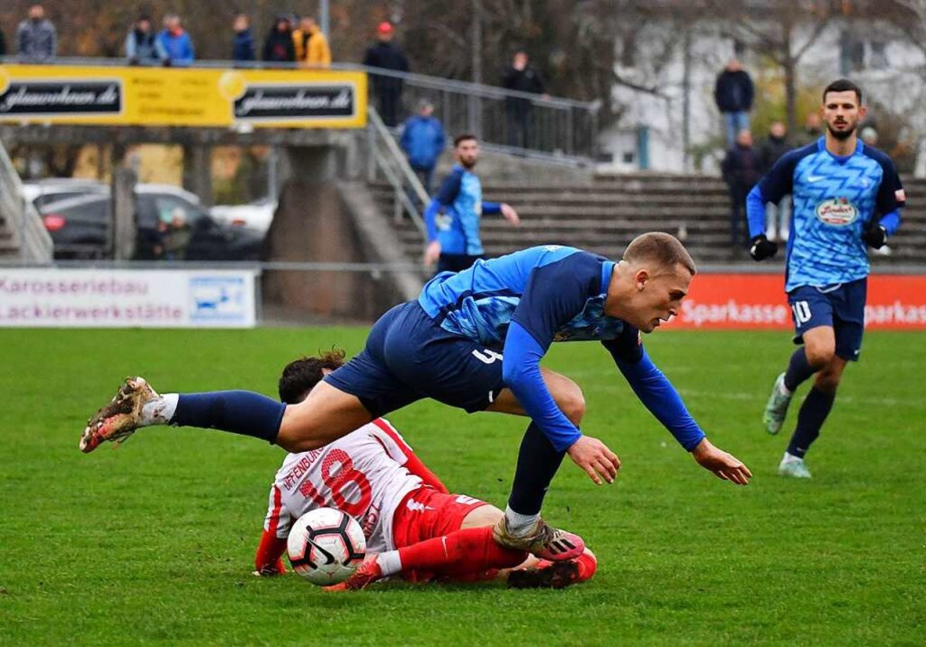 Emotional und umkmpft: Das Spitzenspi...Offenburger FV gegen den FC Denzlingen  | Foto: Wolfgang Kuenstle