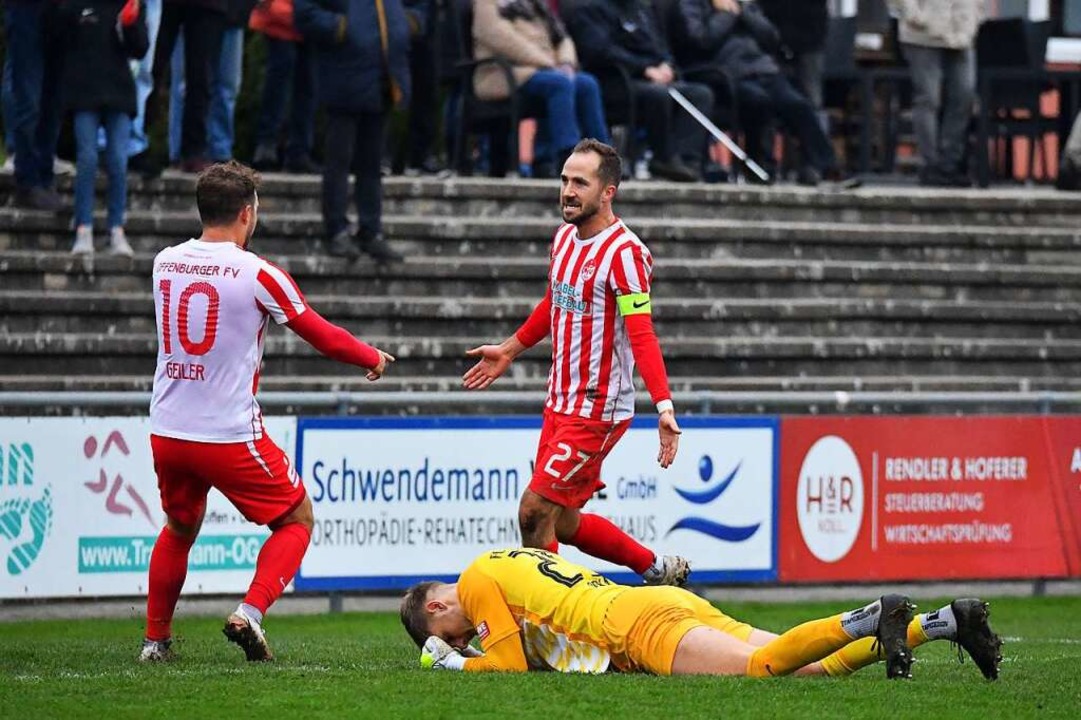 Emotional und umkmpft: Das Spitzenspi...Offenburger FV gegen den FC Denzlingen  | Foto: Wolfgang Kuenstle