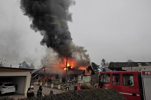 Wohnhaus brennt vllig aus