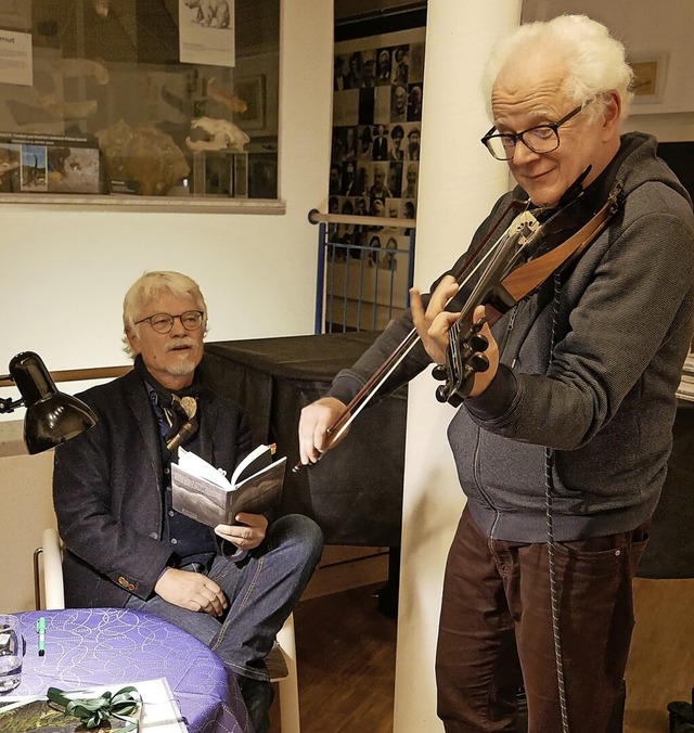 Markus Manfred Jung (links) stellte se...g mit stimmungsvollen Improvisationen.  | Foto: Michael Gottstein