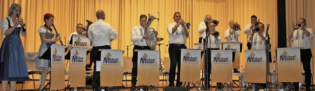 Michel Maier und seine Blasmusikfreund...ins Todtmoos-Weg in der Wehratalhalle.  | Foto: Andreas Bhm