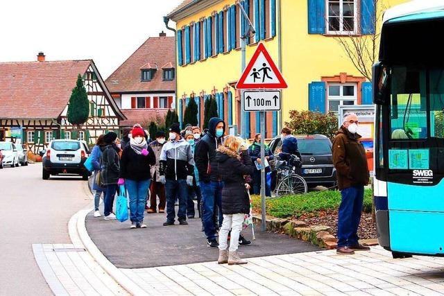 Lange Schlangen vor den Impfstationen in Lahr, Schwanau und Seelbach