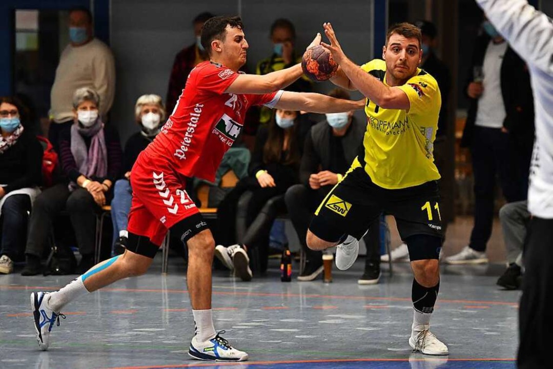 Beim Handball in Teningen  war Maskenp...chauern am Samstag selbstverstndlich.  | Foto: Achim Keller