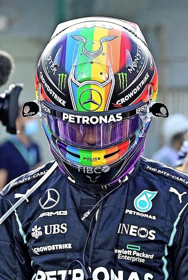 Sieger mit Regenbogenhelm: Lewis Hamilton   | Foto: ANDREJ ISAKOVIC (AFP)