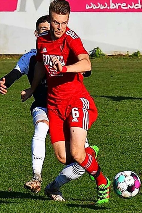 &#8222;Schlechtestes Saisonspiel&#8220... Mouttet (VfR, vorne) gegen Ilja Galic  | Foto: Andrea Grobecker