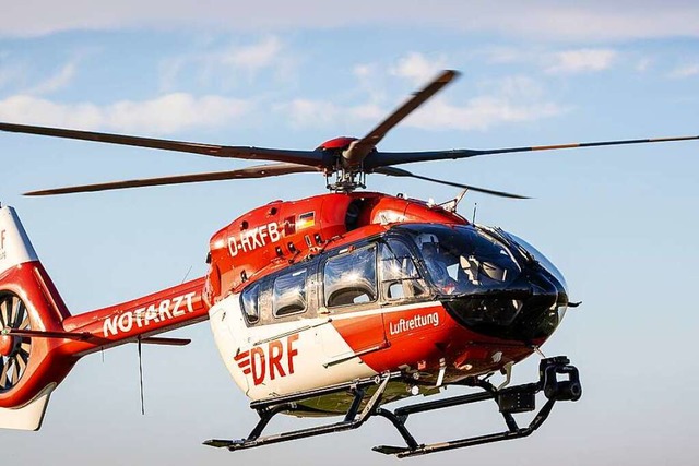 Mit dem Hubschrauber wurde die 17-Jhrige nach Basel geflogen. (Archivbild)  | Foto: Moritz Frankenberg (dpa)