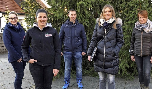 Manuela Thoma, Katja Hauber, Rico Dann...rbereitungen fr den Weihnachtsmarkt.   | Foto: Charlotte Frse