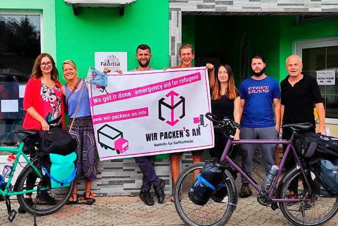 Marek und Anne mit den Mitarbeiterinne...2;Rahma&#8220; in Velika Kladu&#353;a.  | Foto: Marek Fritz