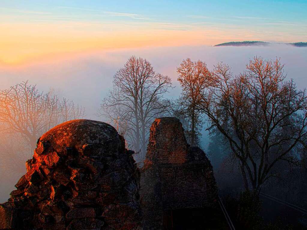 Die herbstliche Abendstimmung auf der Burg Hohengeroldseck