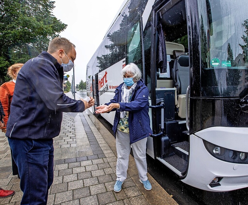Hnde desinfizieren: Hygiene ist wichtig &#8211; auch im Bus.  | Foto: Jens Bttner