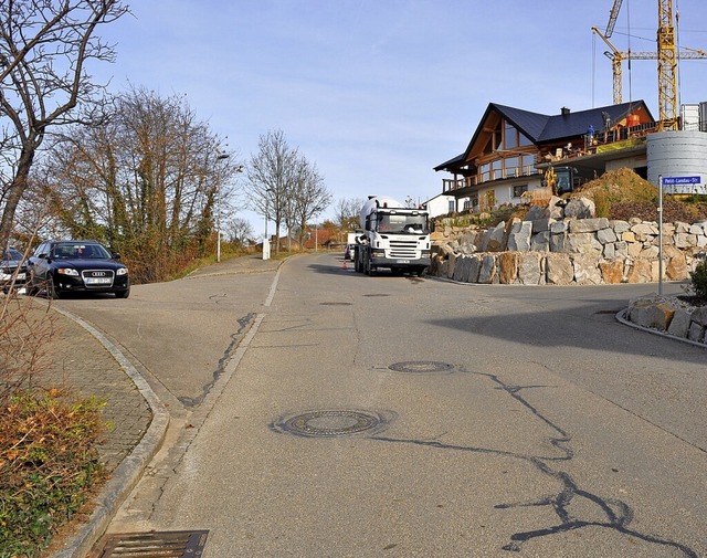 Ab der Einmndung Hofstrae (links) ko... (rechts) wird der Gehweg verlngert.   | Foto: Ralf Strittmatter
