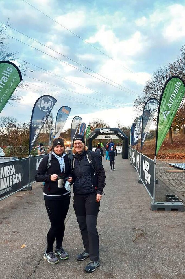 Bettina Prller (links) und Caroline W...ns bei Start zum Megalauf in Freiburg.  | Foto: unbekannter Teilnehmer