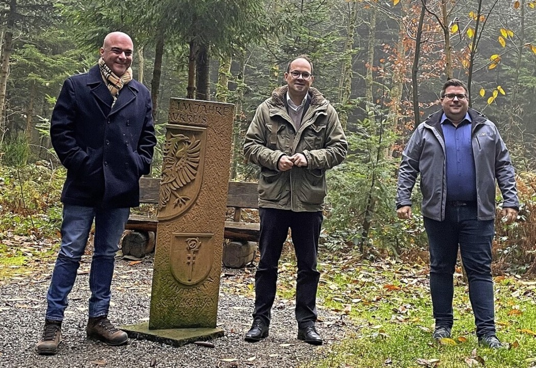 Begegnung am Märkerstein mit Matthias ...nks), Martin Aßmuth und Rafael Mathis   | Foto: Gemeinde