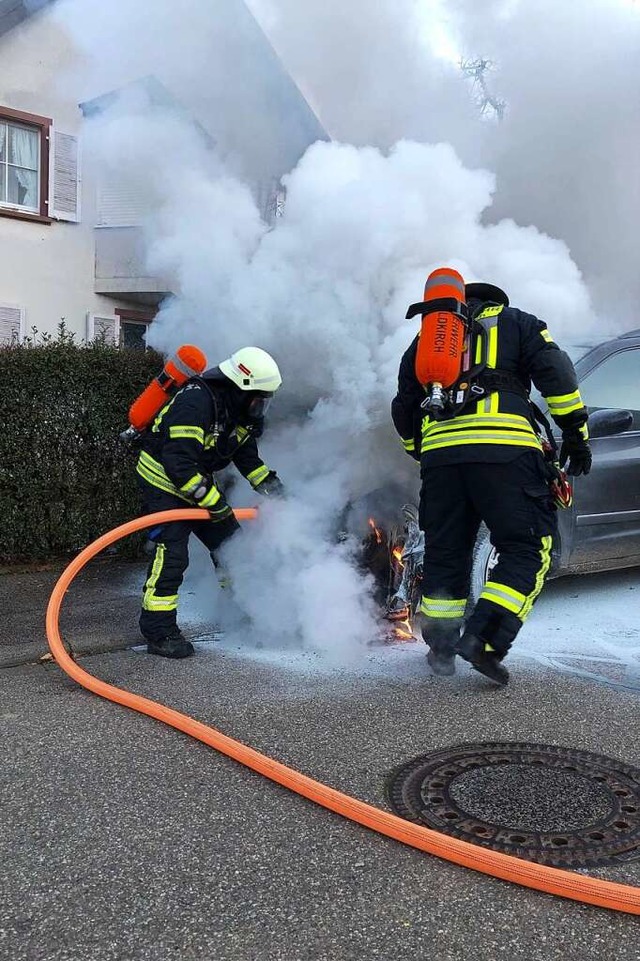 Die Feuerwehr lschte den Brand.  | Foto: Feuerwehr Waldkirch