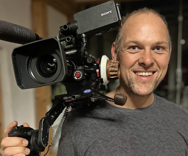 Als Kameramann dreht Julian Springhart... aber auch Imagefilme fr Unternehmen.  | Foto: Julian Springhart