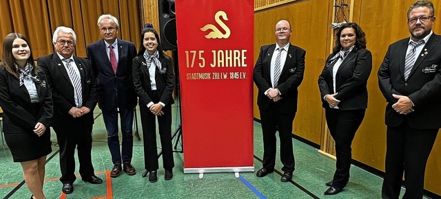 <BZ-FotoAnlauf>Stadtmusik Zell: </BZ-F... und Paula Kaufmann (Abzeichen Silber)  | Foto: Hans Jrgen Hege