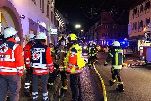 Feuerwehr löscht Wohnhausbrand in der Waldkircher Innenstadt